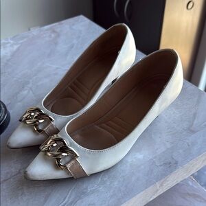 Adrienne Vittadini White Flats with Gold Chain
